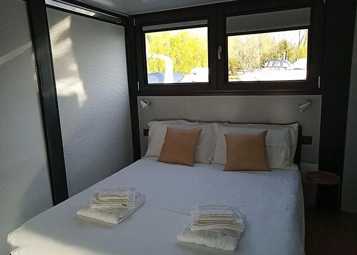 Botel Celesia Sky Water Andromeda Sesto Calende